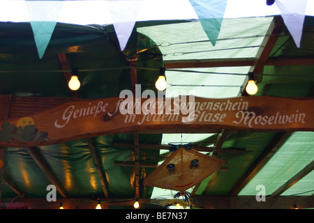 Wein-Straßenfest, Urzig, Mosel, Deutschland Stockfoto