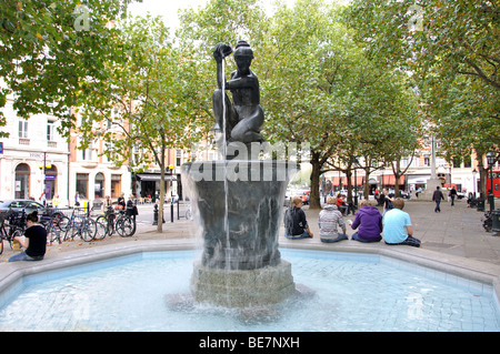 Der „Venus“-Brunnen am Sloane Square, Chelsea, Royal Borough of Kensington und Chelsea, Greater London, England, Großbritannien Stockfoto