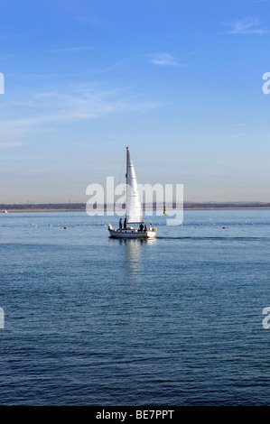 Yacht auf den Solent, Cowes, Isle of Wight, England, UK, GB. Stockfoto