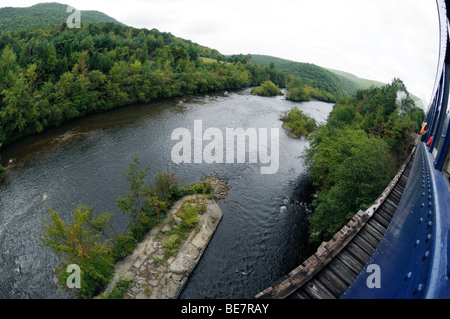 Ansicht von beweglichen Zug, Lehigh Gorge Scenic Railway, Jim Thorpe, Pennsylvania, USA Stockfoto