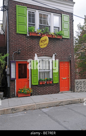 Haus mit roten und grünen Fensterläden, Jim Thorpe, Mauch Chunk, Pocono, Pennsylvania, USA Stockfoto