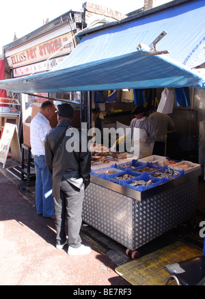 Fisch stall Shepherds Bush Market London, September 2009 Stockfoto