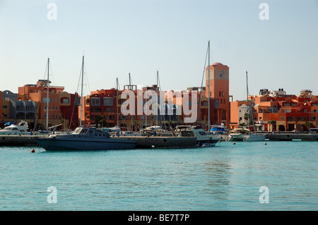 Boote in der Nähe von der Marina in Hurghada, Ägypten Rotes Meer Stockfoto