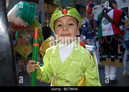 Mexican Americans sammeln auf der Madison Avenue in New York für die jährliche Parade der mexikanische Unabhängigkeitstag Stockfoto