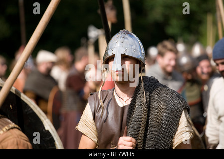 Wikinger-Krieger nach der Schlacht bei einem Wikinger Reenactment-Festival in Dänemark Stockfoto