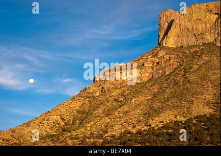 Mondaufgang über Casa Grande, Big Bend Nationalpark Stockfoto