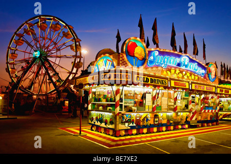 Malerei-Effekt von Midway bei Sonnenuntergang an der Kentucky State Fair in Louisville Stockfoto