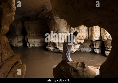 Anbeter in Sof Omar Höhle, Äthiopien Stockfoto