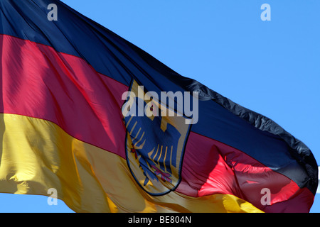 Berlin, die Flagge der föderalen Behörden Deutschlands. EU/DE/DEU/GER/Europa/Deutschland, Hauptstadt Berlin, die Flagge der Bundesrepublik Stockfoto