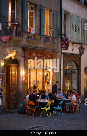 Straßencafe am Place De La Palud, Lausanne, Kanton Waadt, Schweiz Stockfoto