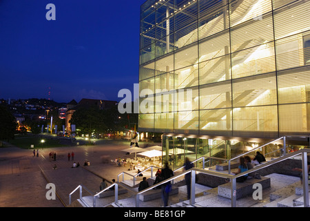 Beleuchtete Kunstmuseum am Schlossplatz am Abend, Stuttgart, Baden-Württemberg, Deutschland Stockfoto