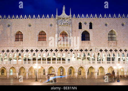 Der berühmte Markusplatz mit dem Dogenpalast, Palazzo Ducale, Venedig, Italien, Europa Stockfoto