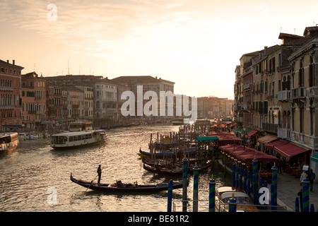 Blick von der Rialto-Brücke über den Canal Grande, Venedig, Italien, Europa Stockfoto