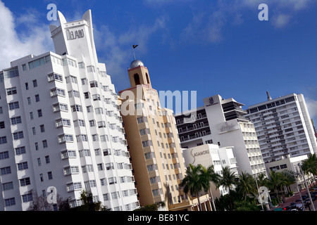 Delano und National Hotels an der Collins Avenue unter blauem Himmel, Miami Beach, Florida, USA Stockfoto