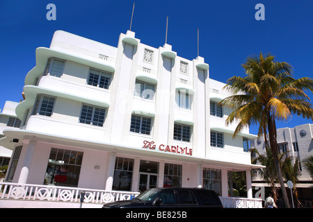 Im Carlyle Hotel am Ocean Drive unter blauem Himmel, South Beach, Miami Beach, Florida, USA Stockfoto