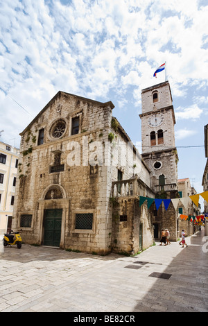 Kirche von Sveti Ivan unter bewölktem Himmel, Sibenik, Dalmatien, Kroatien, Europa Stockfoto