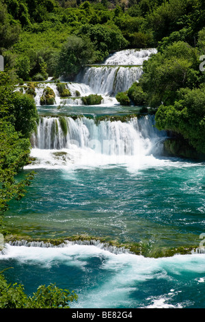 Die Krka-Wasserfälle im Sonnenlicht, Krka Nationalpark, Dalmatien, Kroatien, Europa Stockfoto