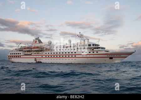 Kreuzfahrtschiff MS Hanseatic in Taolanaro Bay, Taolanaro, Fort Dauphin, Toliara, Madagaskar, Afrika Stockfoto