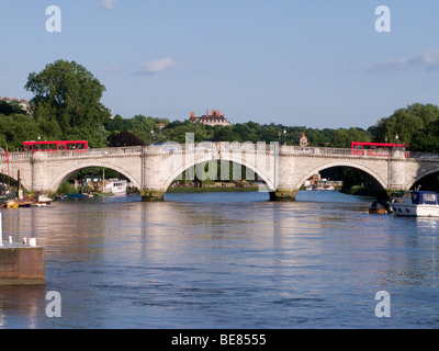 Richmond Bridge und die Themse in Richmond, Surrey. VEREINIGTES KÖNIGREICH. Stockfoto