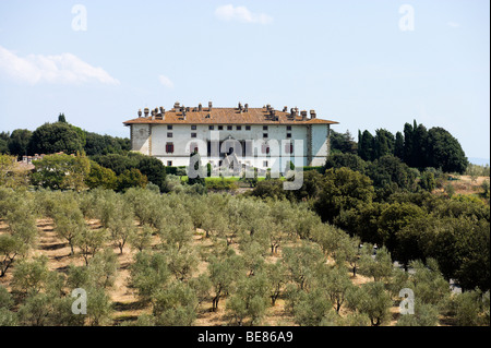 Im 16. Jahrhundert Medici Villa Ferdinanda inmitten von Olivenhainen in das Dorf Artimino, Toskana, Italien Stockfoto