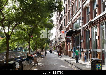 Kneipen, Bars und Clubs entlang der Canal Street im Gay Village, Stadtzentrum, Manchester, England Stockfoto