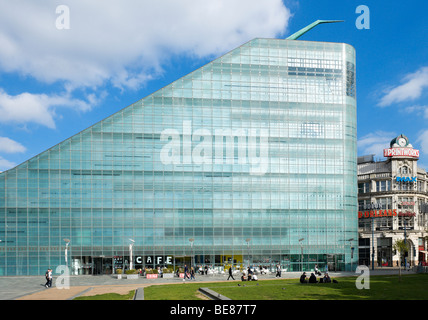 Die Urbis Ausstellungszentrum mit Printworks hinter Kathedrale Gärten, Manchester, England Stockfoto