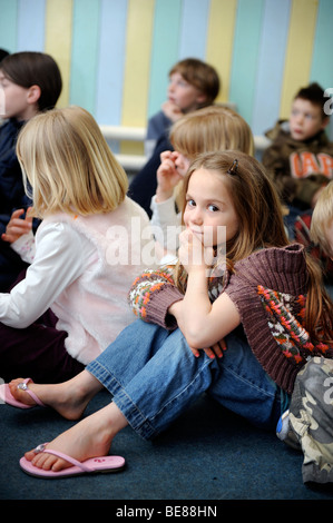 KINDER IN EINER BAUGRUPPE EINE SONNTAGSSCHULE UK Stockfoto