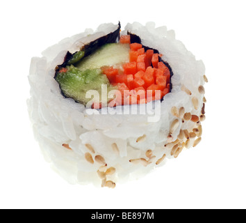 Vegetarische Sushi California roll mit Reis und Algen isoliert auf weißem Hintergrund Stockfoto