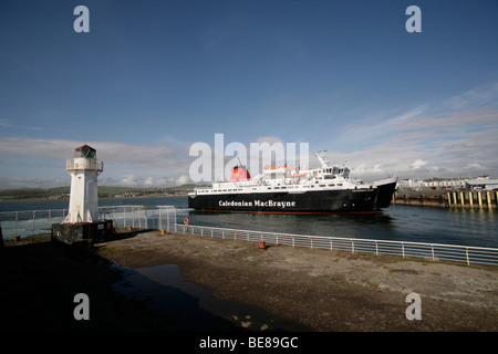 Die MV Neukaledonischen Inseln kommt aus Brodick, Arran in Ardrossan auf dem Festland von West-Schottland. Stockfoto