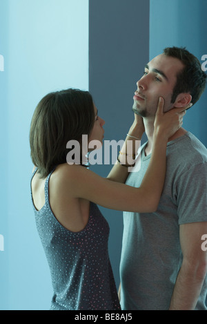 Junges Paar, Frau, Gesicht, Mann wegsehen Stockfoto