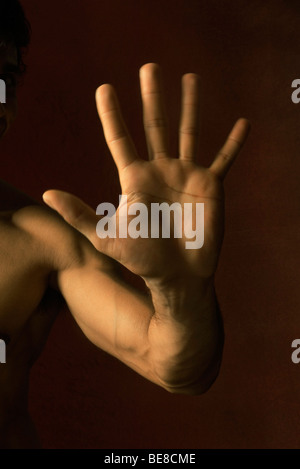 Mannes Hand erhoben, die Stop-Geste Stockfoto