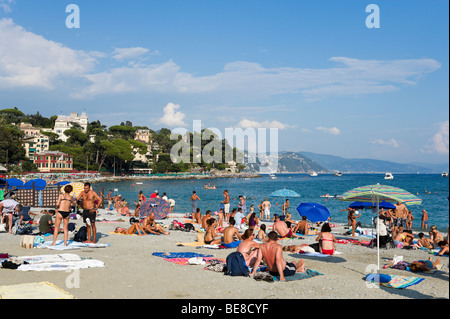 Strand von Santa Margherita Ligure am späten Nachmittag, Golfo del Tigullio, italienische Riviera, Ligurien, Italien Stockfoto