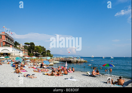 Strand von Santa Margherita Ligure am späten Nachmittag, Golfo del Tigullio, italienische Riviera, Ligurien, Italien Stockfoto