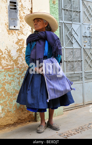 CAJABAMBA PERU - SEPTEMBER 6: Peruanische indigene auf dem lokalen Markt, Peru am 6. September 2009 Stockfoto