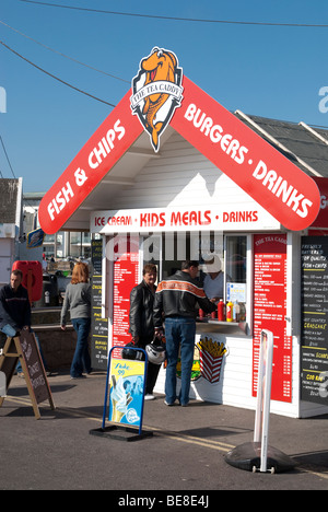 Fish And Chips und Fast-Food-Hütten am Kai in West Bay Dorset Stockfoto