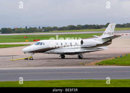 Executive Business Jet Cessna 560XL Citation XLS G-OXLS am Flughafen Manchester Ringway England Vereinigtes Königreich UK Parken Stockfoto