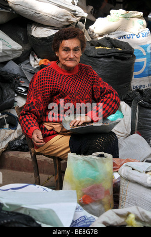 CAJABAMBA PERU - SEPTEMBER 6: Peruanische indigene auf dem lokalen Markt, Peru am 6. September 2009 Stockfoto