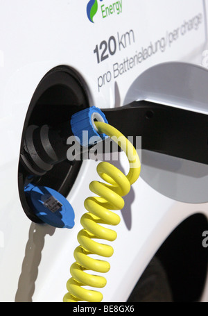 Kabel und Stecker an das Elektroauto Ford Focus BEV auf der 63. IAA Motorshow in Frankfurt/Main, 15.9.2009 Stockfoto