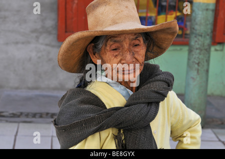 CAJABAMBA PERU - SEPTEMBER 6: Peruanische indigene auf dem lokalen Markt, Peru am 6. September 2009 Stockfoto