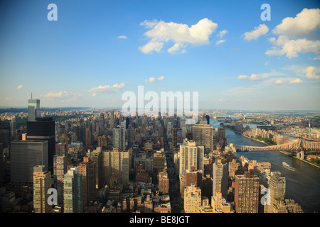 Mid Town Manhattan mit East River Stockfoto