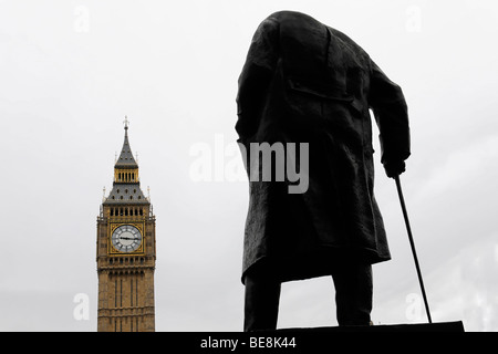 Winston-Churchill-Denkmal in Kontur, Parliament Square, London, England, Vereinigtes Königreich, Europa Stockfoto