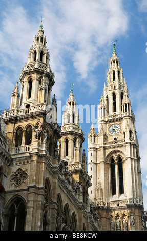 Türme des Rathauses in Wien, Österreich, Europa Stockfoto