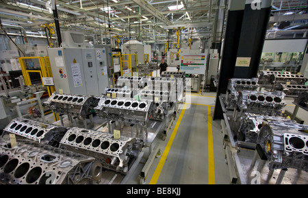 6-Liter-Aston Martin V12- und V8-Motoren, Aston Martin-Motorenwerk in Köln, Rheinland-Pfalz, Deutschland, Europa Stockfoto