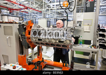 Produktion von Aston Martin V12 Motors, Aston Martin-Motorenwerk in Köln, Rheinland-Pfalz, Deutschland, Europa Stockfoto