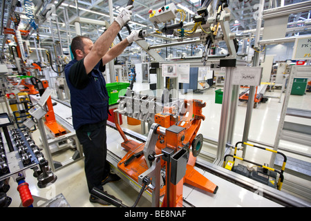 Produktion von Aston Martin V12 Motors, Aston Martin-Motorenwerk in Köln, Rheinland-Pfalz, Deutschland, Europa Stockfoto