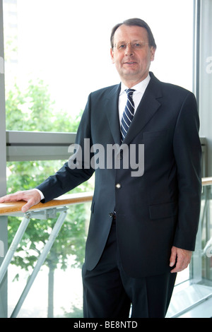 Wolfgang Pfoehler, Vorstandsvorsitzender der Rhön-Klinikum AG für die Zusammenarbeit von Krankenhäusern und Kliniken, bei der Jahrespressekonferenz am Stockfoto
