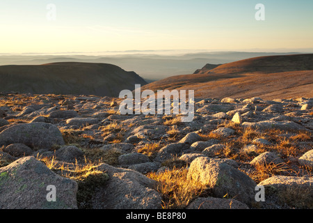 Aussicht vom Gipfel des Ben Macdui Blick nach Norden in Richtung Cairn man und Lairig Ghru, Cairngorm Mountains, schottischen Highlands, Uk Stockfoto