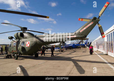 PZL-Swidnik W-3A RL Sokol Helikopter 0417 auf Helitech Trade Show Duxford Flugplatz Cambridgeshire England Vereinigtes Königreich UK Stockfoto