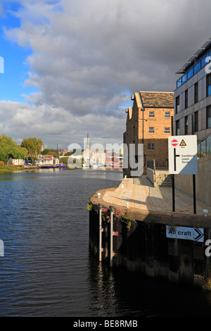 Wakefield von der Waterfront Development, Calder und Hebble Navigation, West Yorkshire, England, UK. Stockfoto