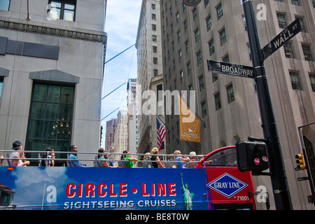 Touristische Stadt Sightseeing-Bus in das Bankenviertel in Manhattan, New York CIty Stockfoto